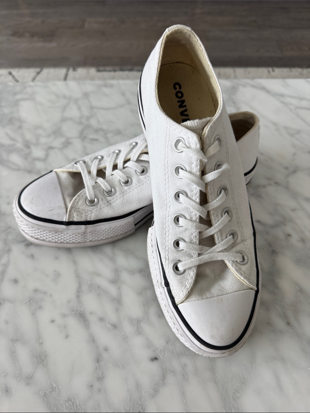 🌼Converse🌼 White Low Top Platform Chuck Taylor Sneakers, Size 9 - Picture 2 of 12